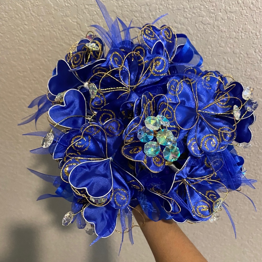 Quinceañera bouquet with anchors